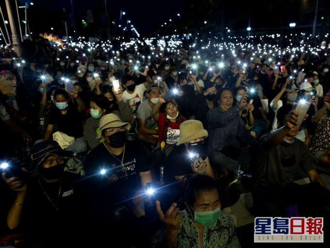 泰國學生抗議運動而持續約一個月。AP