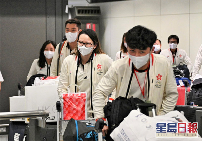 何诗蓓联同欧铠淳等队友返港。苏正谦摄