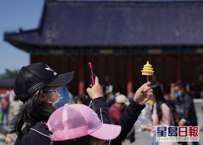 內地多個景點在五一假間都出現參觀人潮。新華社