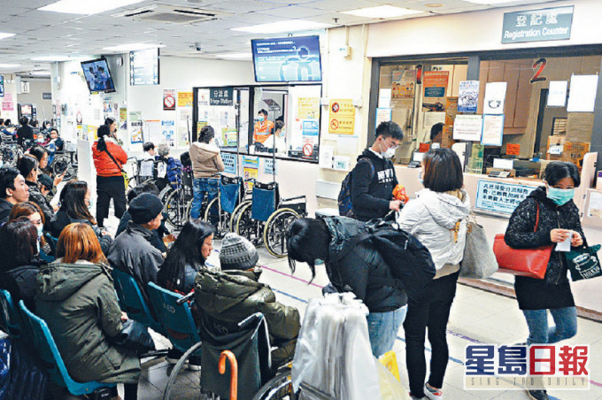 急症室昨日有4454人首次求诊。资料图片