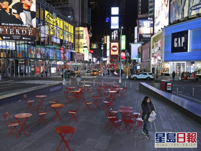 居家令下,纽约市时报广场人流稀疏。AP