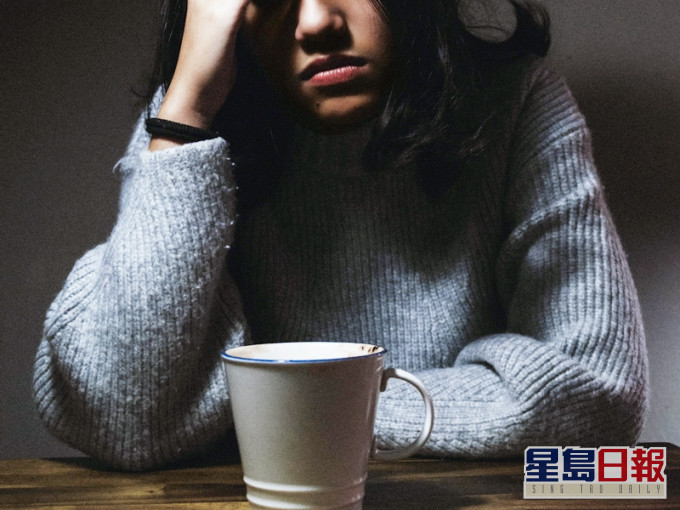 有港女大呻自己「無樣無身材」,感到存在價值低,亦認為自己不會被愛。unsplash圖片