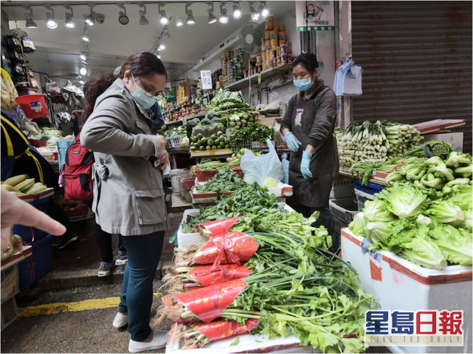 聶德權指,街市檔主可向食環署申請證明信件,為員工安排優先接種。資料圖片