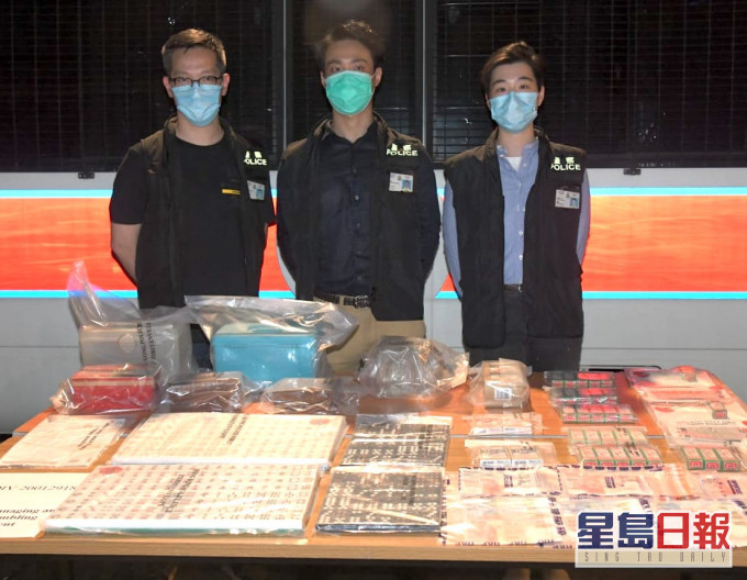 警方捣破一个非法赌档,并检获麻雀等证物。