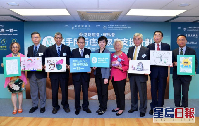 左起:香港大学社会工作及社会行政学系思源基金讲座教授陈丽云、社会福利署署长梁松泰、基督教家庭服务中心主席关锐煊教授、香港防癌会会长梁智鸿医生、香港赛马会慈善事务部主管应凤秀、香港防癌会主席朱杨珀瑜、雅丽氏何妙龄那打素慈善基金会董事局主席李国谦、医院管理局主席范鸿龄及铭琪癌症关顾中心执行总监关锦勋。