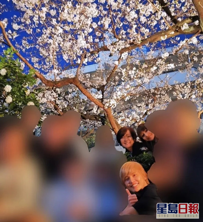 安倍妻子昭惠在東京都的櫻花樹下與多位友人聚會，被拍下了照片發到網上。(Twitter 圖片)