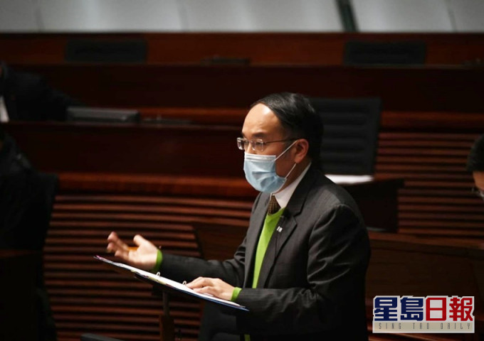 許正宇指政府會審慎理財,回應外界紓解民困訴求。