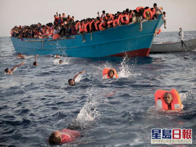 聯合國難民署指出出事的難民船載有超過80人。AP資料圖片