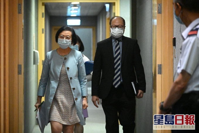 陈肇始指4人限聚令维持是避免社区过多群聚。