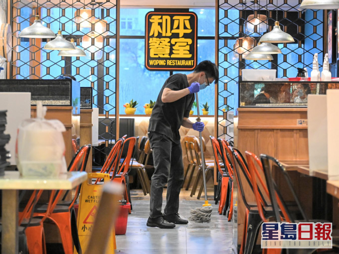 和平餐室暂停营业消毒。