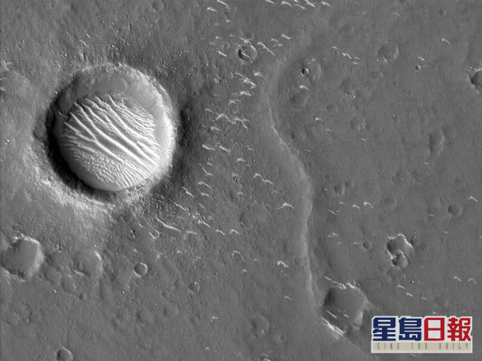 天問一號傳回火星拍攝高清影像。(國家航天局供圖)