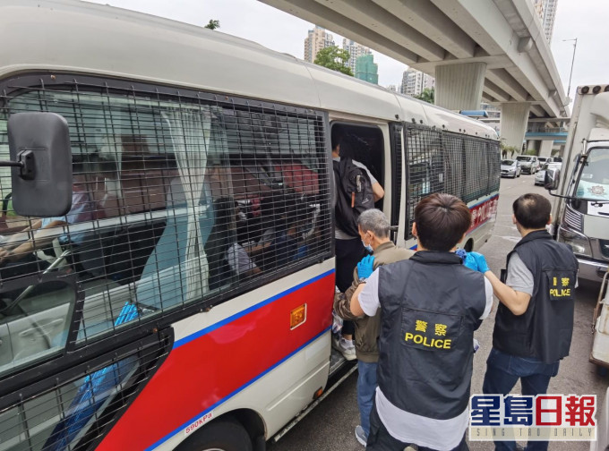 行動中, 警方共拘捕17人。警方圖片