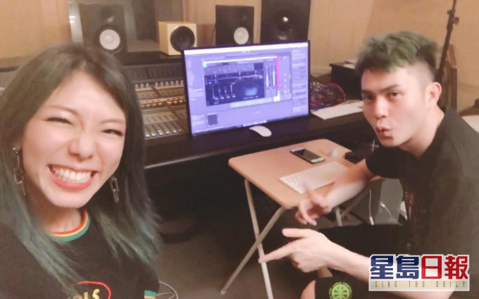 J.Arie自爆同DJ King捱住熱傾偈傾得好開心。