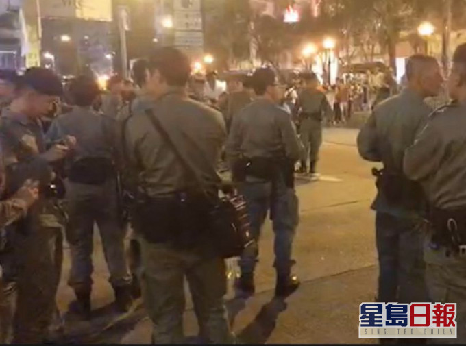深水埗當晚有大批警員在場戒備。資料圖片