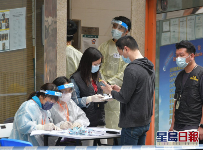 指明「受限區域」今早陸續解封。