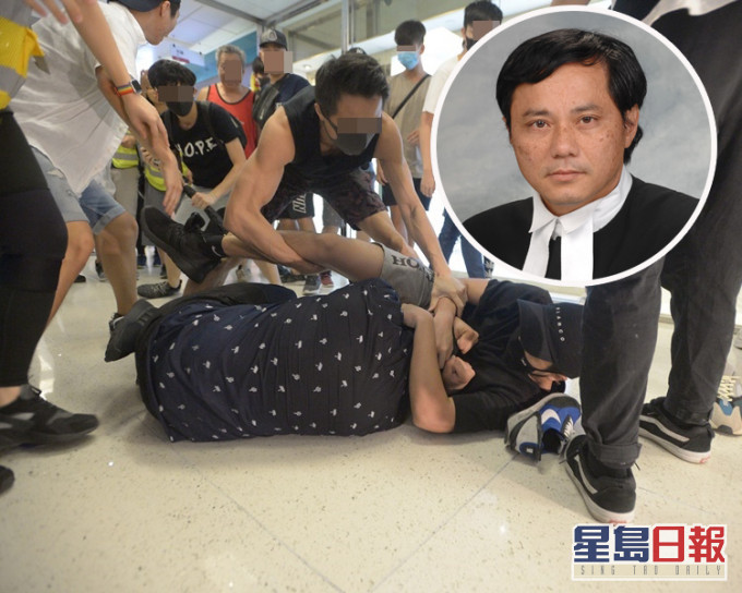 兩批意見不同的人士其後發生打鬥,小圖為練官。資料圖片