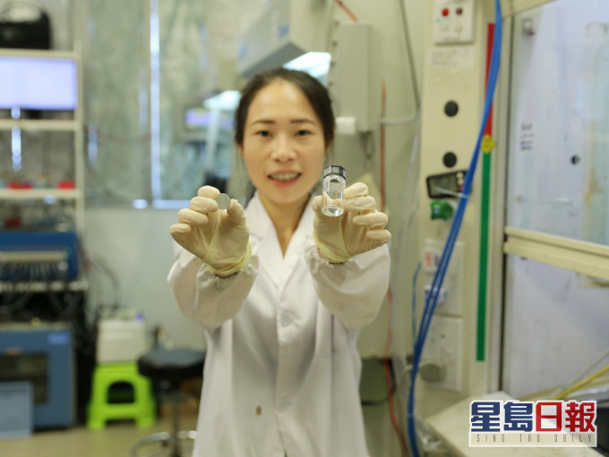 研究團隊利用一種護膚霜常用成分研發一款水系鋰離子電池電解液。
