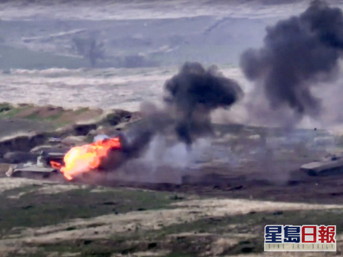 亞美尼亞發布在納卡地區摧毀阿塞拜疆軍事車輛。AP圖片