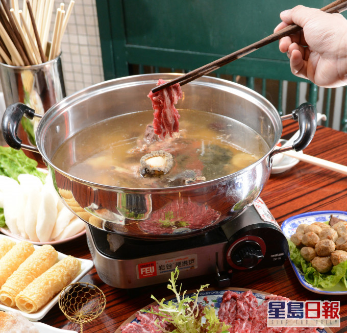 網民被朋友邀請作客,對方表明飯後需要凑錢,令網民覺得小家。示意圖片