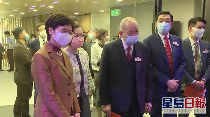 林鄭月娥出席深水埗地區康健中心開幕典禮。新聞處截圖