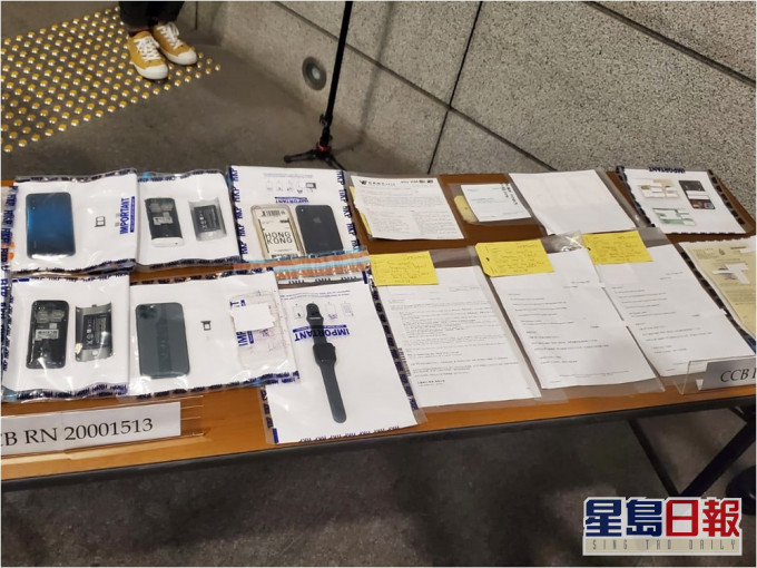 警方搗破一個信用卡犯罪集團,拘捕了5男1女涉騙取220萬元。本報記者攝