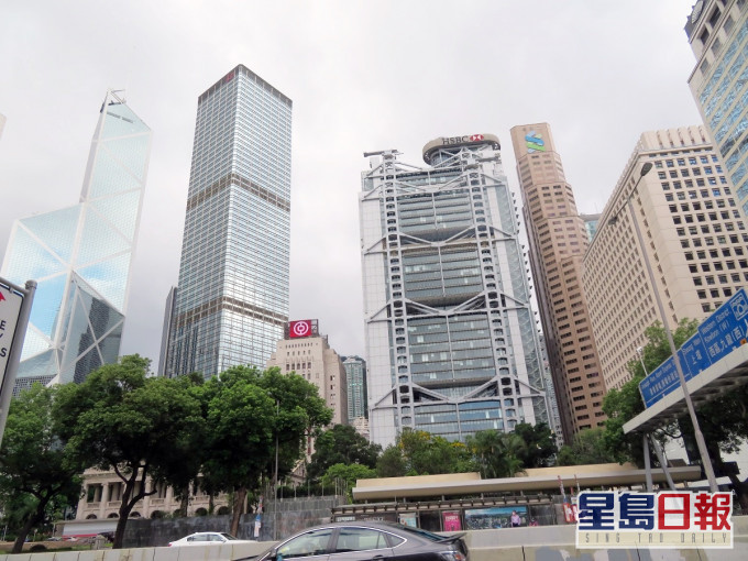 網民指銀行以從事零售為由拒絕批出貸款。示意圖片