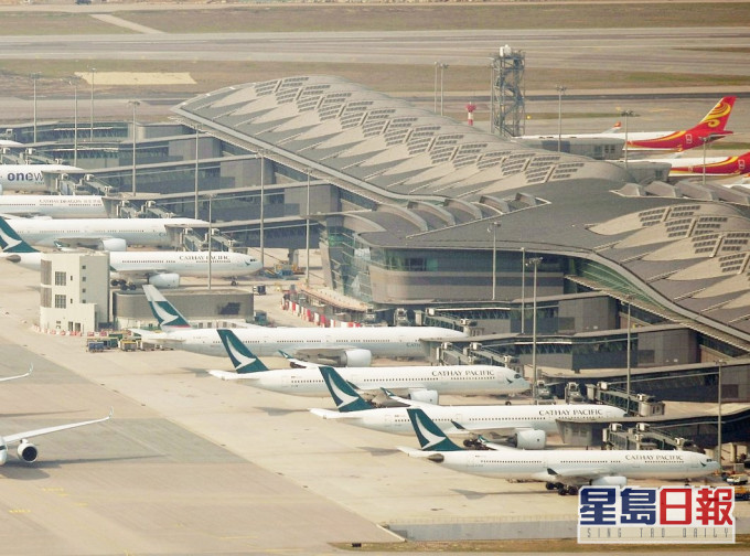 機場上月份航空交通量持續受疫情影響。資料圖片