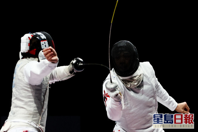 张人伦(右)未能突破个人赛六十四强。 Reuters