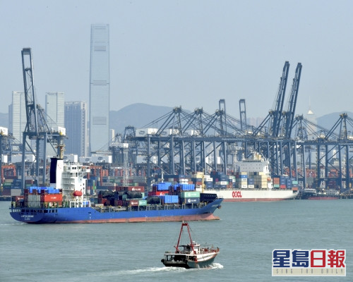政府暫停所有客船及無卸載貨物貨船船員換班。資料圖片