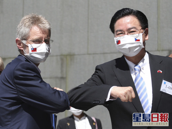 捷克議長訪台,獲台灣外交部長吳釗燮接待。AP圖片