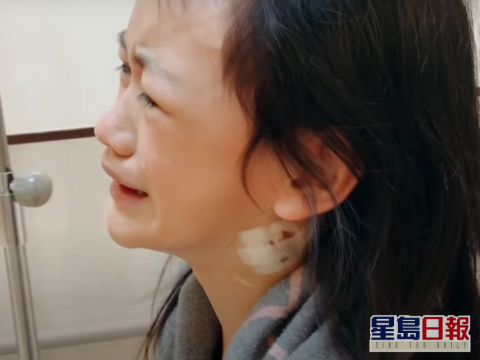 從畫面中可以看到小露的害怕、不安,她說自己很恐懼。(網圖)