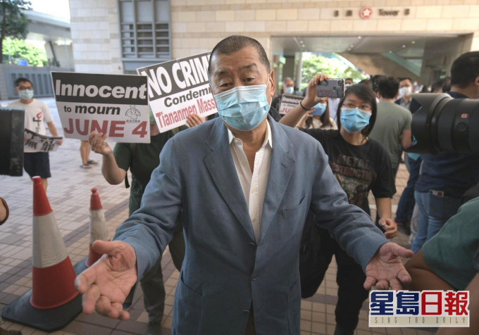 黎智英抵達法庭。