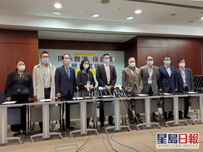 零售業見地產商。