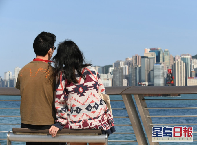 天文台今早再度下調溫度預測,預料本周五由原先預測的15度,降至14度。資料圖片