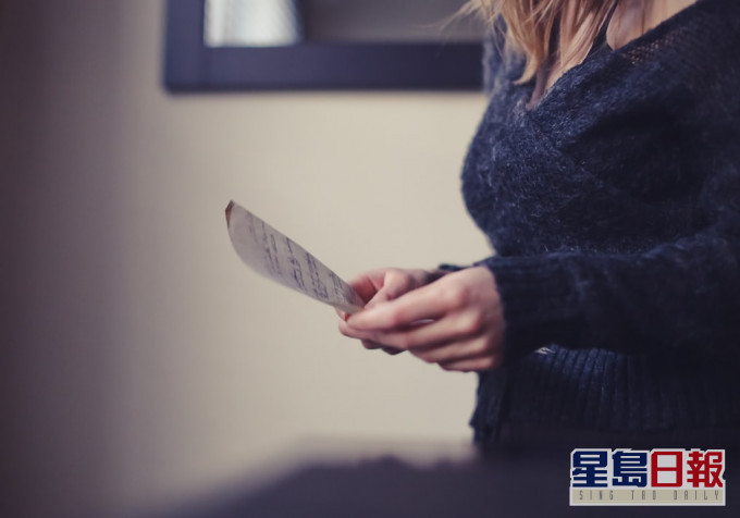 網民不滿母親經常擅自打開他的私人信件。unsplash示意圖片