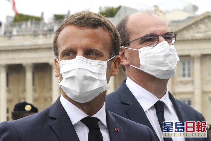 法国总统马克龙将强制民众于室内公众场所戴口罩,最快下月一日生效。AP