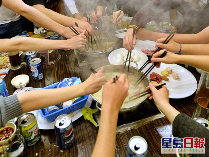 實驗結果顯示使用公筷與非公筷的食物細菌數量相差250倍。資料圖片