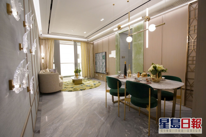 客飯廳呈長形設計，室內空間感十足。