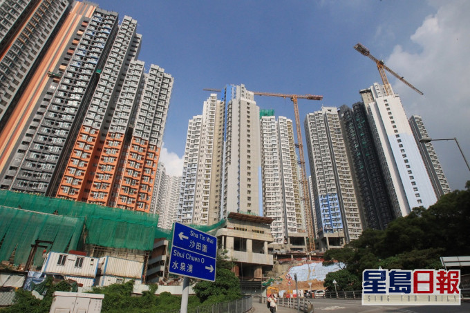 网民提倡政府停建公屋。资料图片