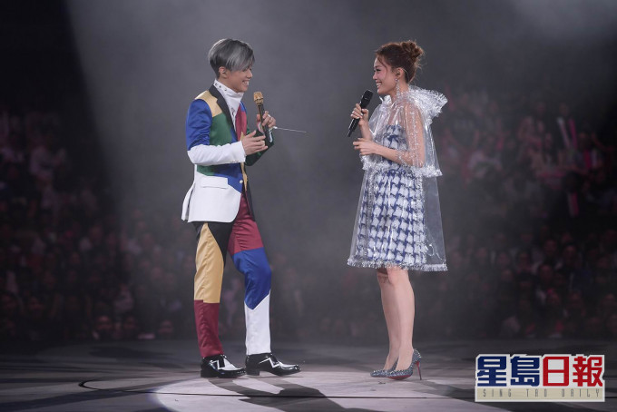容祖兒、張敬軒現身大型展覽。