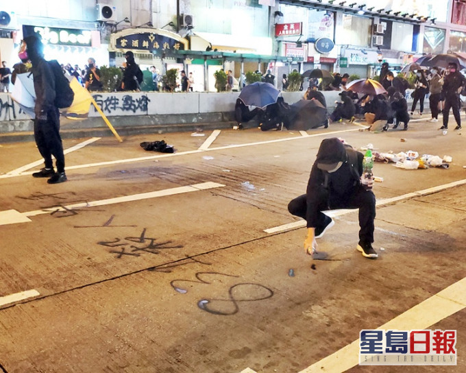 去年万圣节有示威者在旺角聚集。资料图片