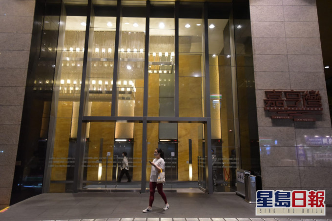 西灣河嘉亨灣第1座被列為受限區域。