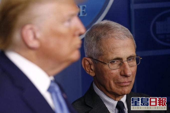 福奇(後者)澄清從不支持任何候選的政治人物。AP圖片