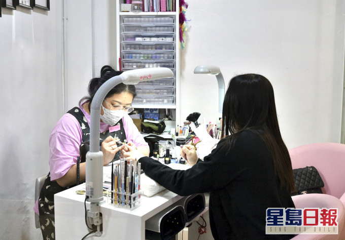 美容院等處所需繼續關閉。資料圖片