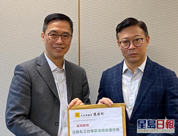 张国钧与杨润雄。资料图片