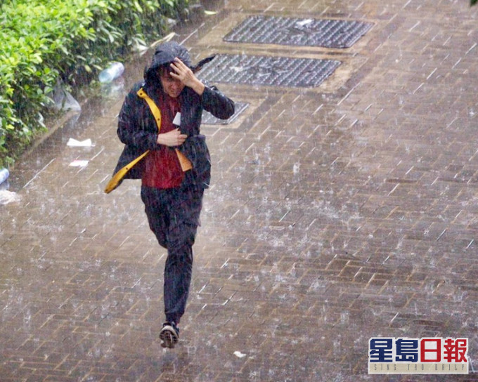 天文台预测本周五间中有雨,局部地区有雷暴。