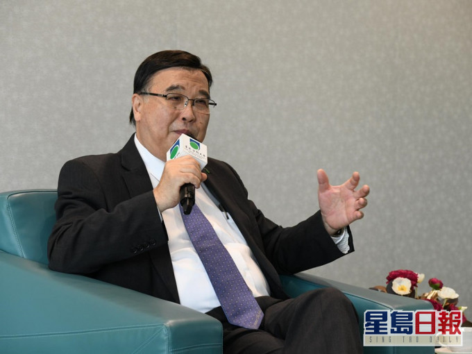 香港公開大學校長黃玉山的任期即將在本月底屆滿。