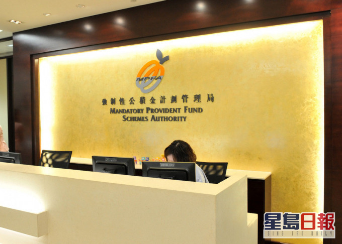 当局建议维持现有最低及最高有关入息水平。 资料图片