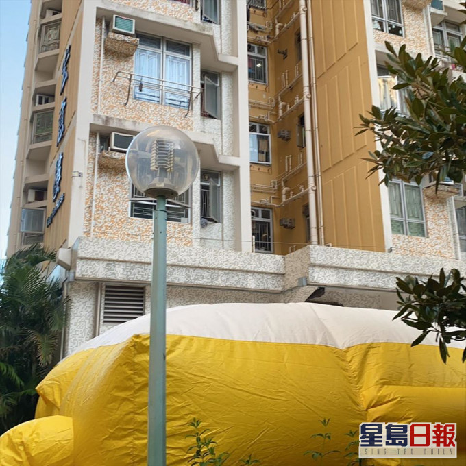 消防展開氣墊。區議員郭子健facebook圖片