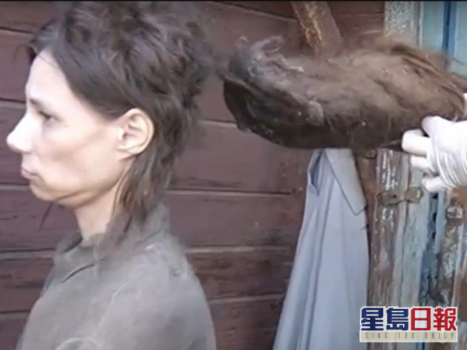 Bushueva14年来都没有洗过澡。网图